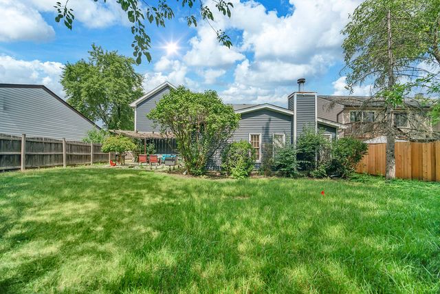 206 Albert Drive, Vernon Hills, IL 60061