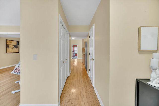 206 Albert Drive, Vernon Hills, IL 60061
