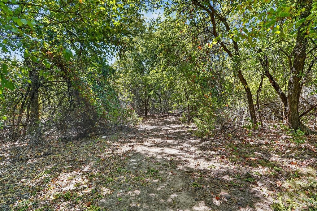 130 R & R Drive, Springtown, TX 76082