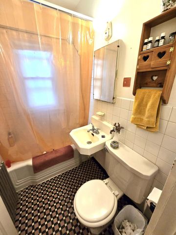 707 SE 5th Street SE, Minneapolis, MN 55414