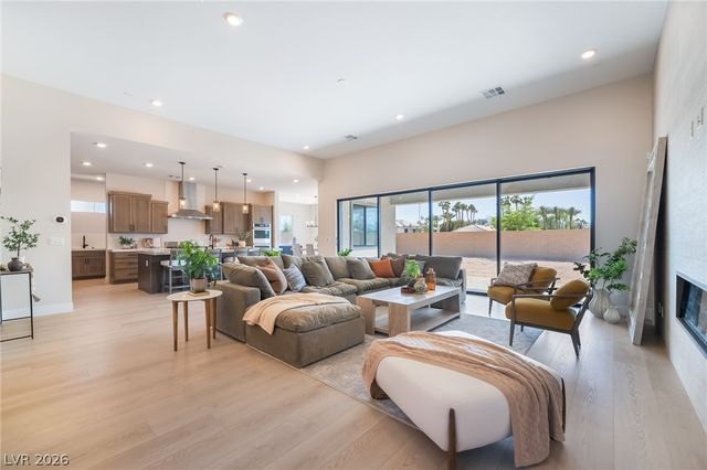 9261 Fountain Creek Court, Las Vegas, NV 89139