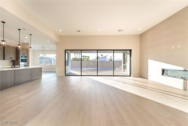 9261 Fountain Creek Court, Las Vegas, NV 89139