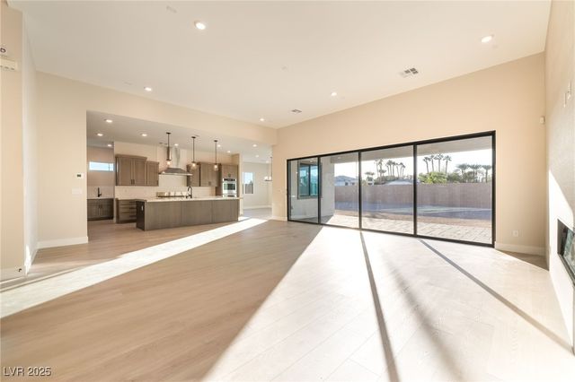 9261 Fountain Creek Court, Las Vegas, NV 89139