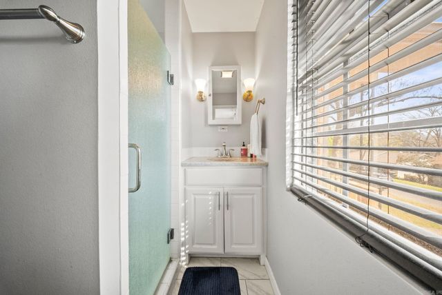 105 White Oak Ln Lane, Little Rock, AR 72227