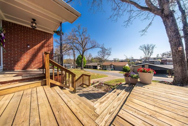 105 White Oak Ln Lane, Little Rock, AR 72227