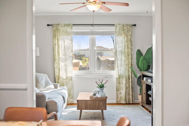 105 White Oak Ln Lane, Little Rock, AR 72227