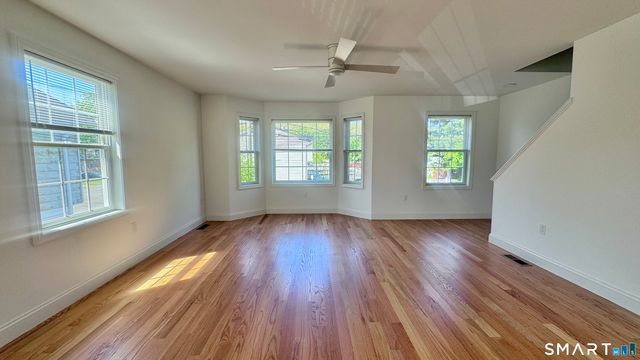 44 Mettler Street B, Woodbridge, CT 06525