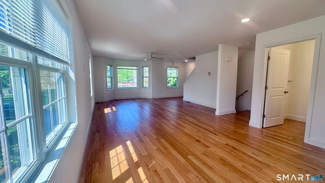 44 Mettler Street B, Woodbridge, CT 06525