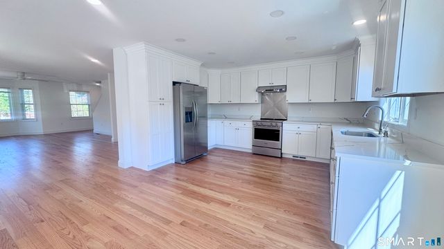 44 Mettler Street B, Woodbridge, CT 06525