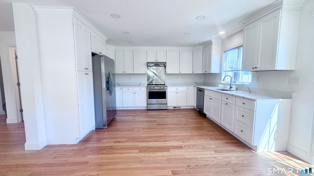 44 Mettler Street B, Woodbridge, CT 06525