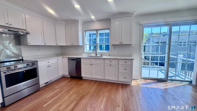 44 Mettler Street B, Woodbridge, CT 06525