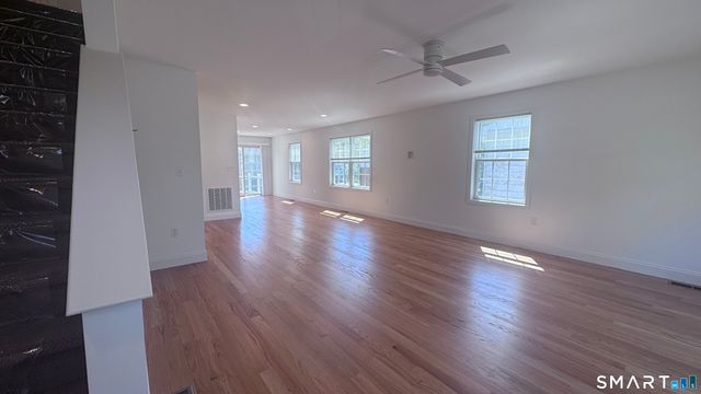 44 Mettler Street B, Woodbridge, CT 06525