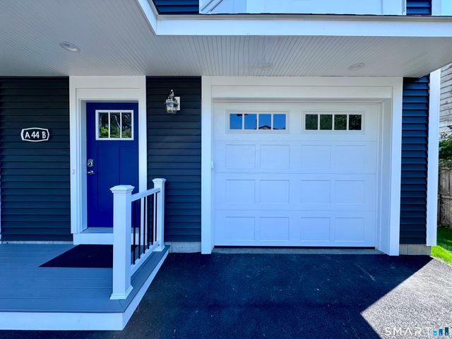 44 Mettler Street B, Woodbridge, CT 06525