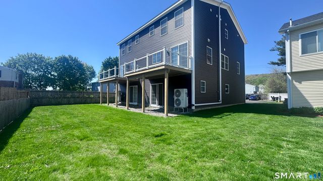 44 Mettler Street B, Woodbridge, CT 06525