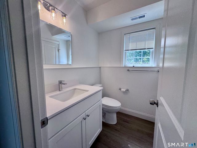 44 Mettler Street B, Woodbridge, CT 06525