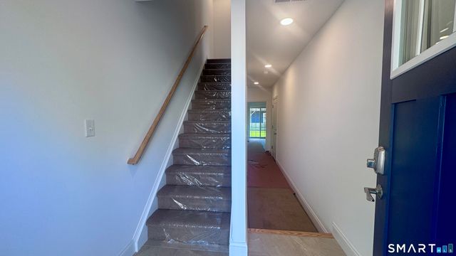 44 Mettler Street B, Woodbridge, CT 06525