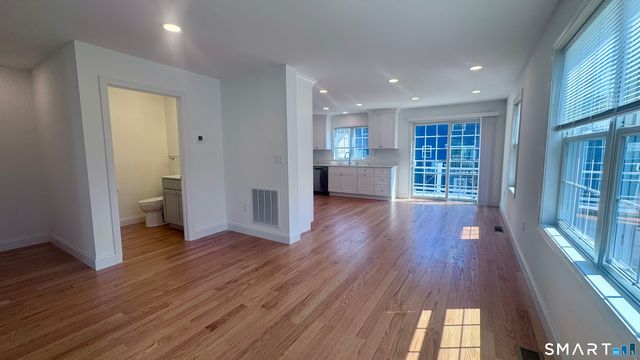 44 Mettler Street B, Woodbridge, CT 06525