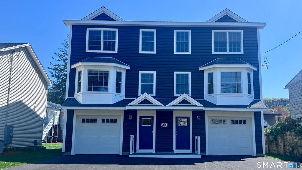 44 Mettler Street B, Woodbridge, CT 06525