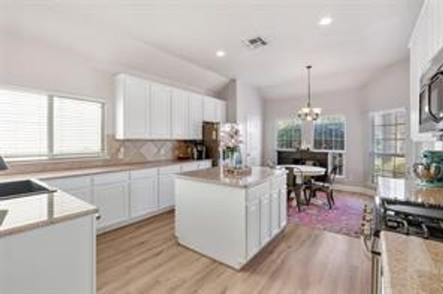 1305 STONE MOUNTAIN Parkway, Savannah, TX 76227