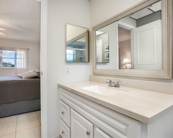 4706 NW 36th Street 507, Lauderdale Lakes, FL 33319