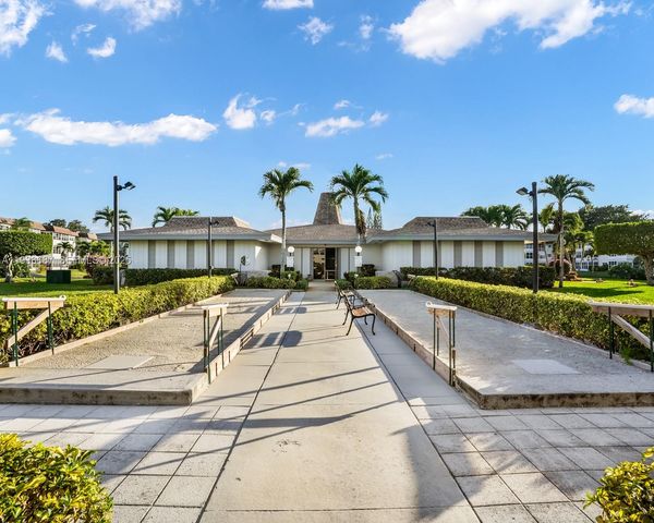 4706 NW 36th Street 507, Lauderdale Lakes, FL 33319