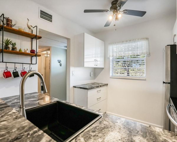 4706 NW 36th Street 507, Lauderdale Lakes, FL 33319