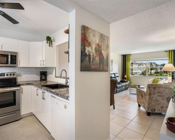 4706 NW 36th Street 507, Lauderdale Lakes, FL 33319