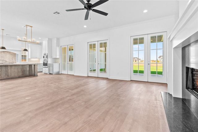 301 Champions Way, Mcgregor, TX 76657