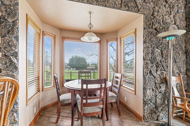 500 Mary Ann Drive, Jacksonville, OR 97530