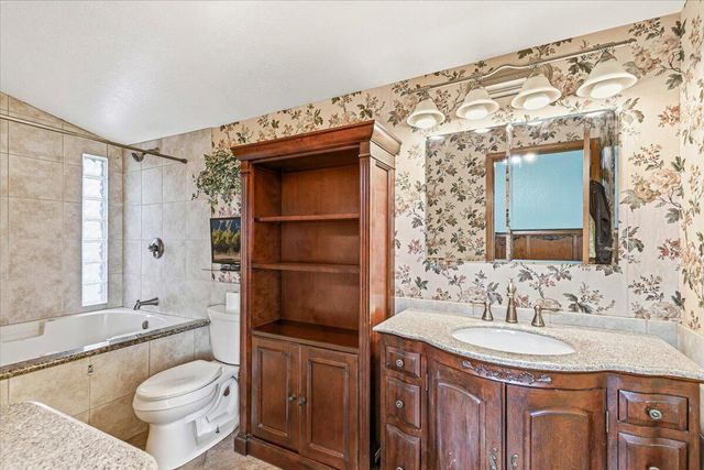 500 Mary Ann Drive, Jacksonville, OR 97530