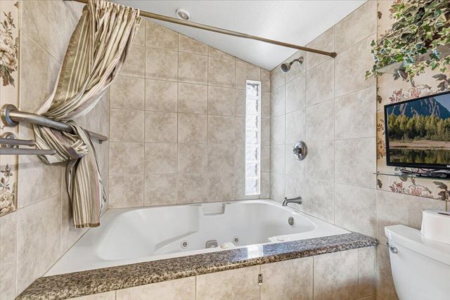 500 Mary Ann Drive, Jacksonville, OR 97530