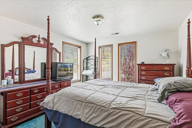 500 Mary Ann Drive, Jacksonville, OR 97530