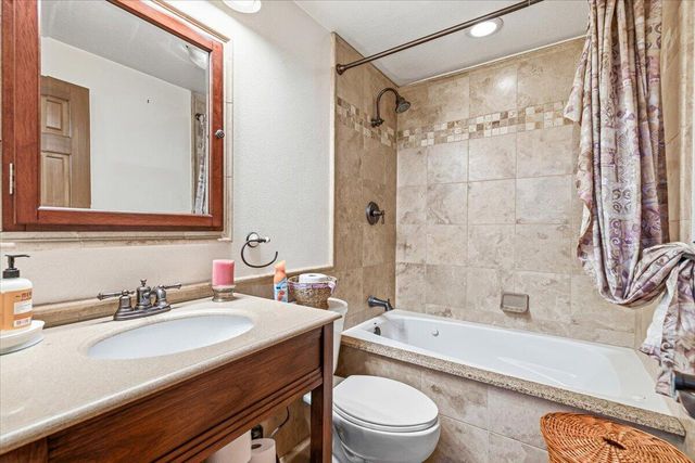 500 Mary Ann Drive, Jacksonville, OR 97530