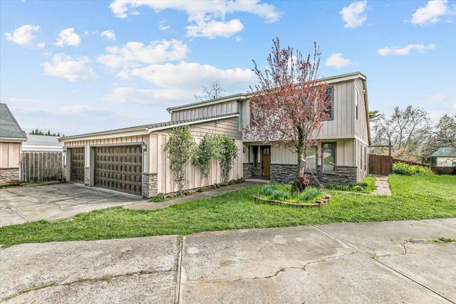 500 Mary Ann Drive, Jacksonville, OR 97530