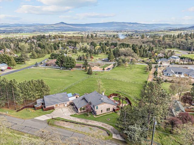 500 Mary Ann Drive, Jacksonville, OR 97530