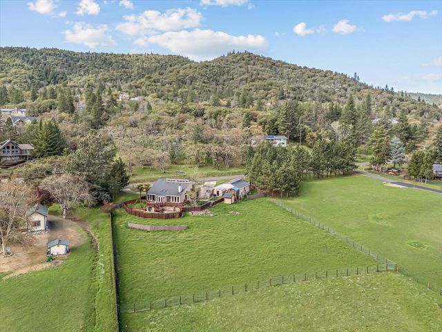 500 Mary Ann Drive, Jacksonville, OR 97530