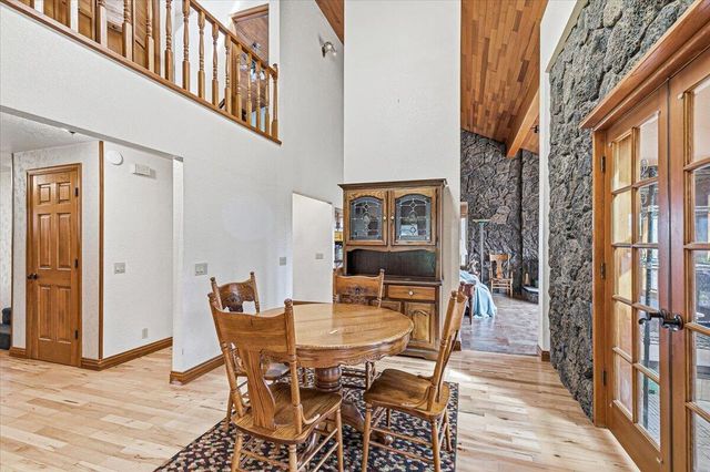 500 Mary Ann Drive, Jacksonville, OR 97530