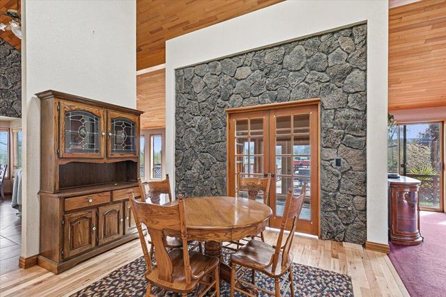 500 Mary Ann Drive, Jacksonville, OR 97530