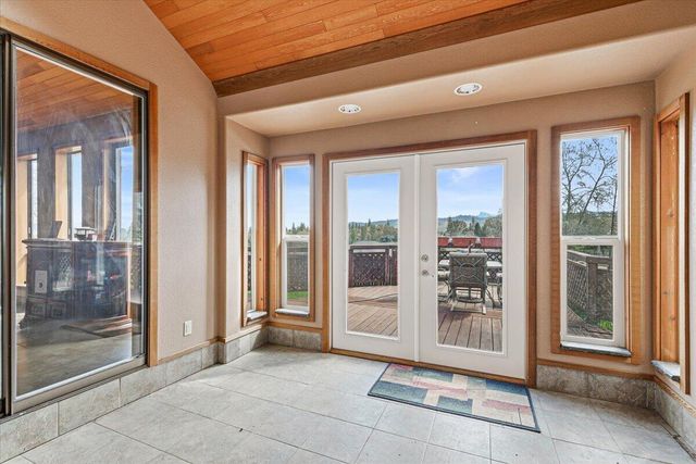 500 Mary Ann Drive, Jacksonville, OR 97530