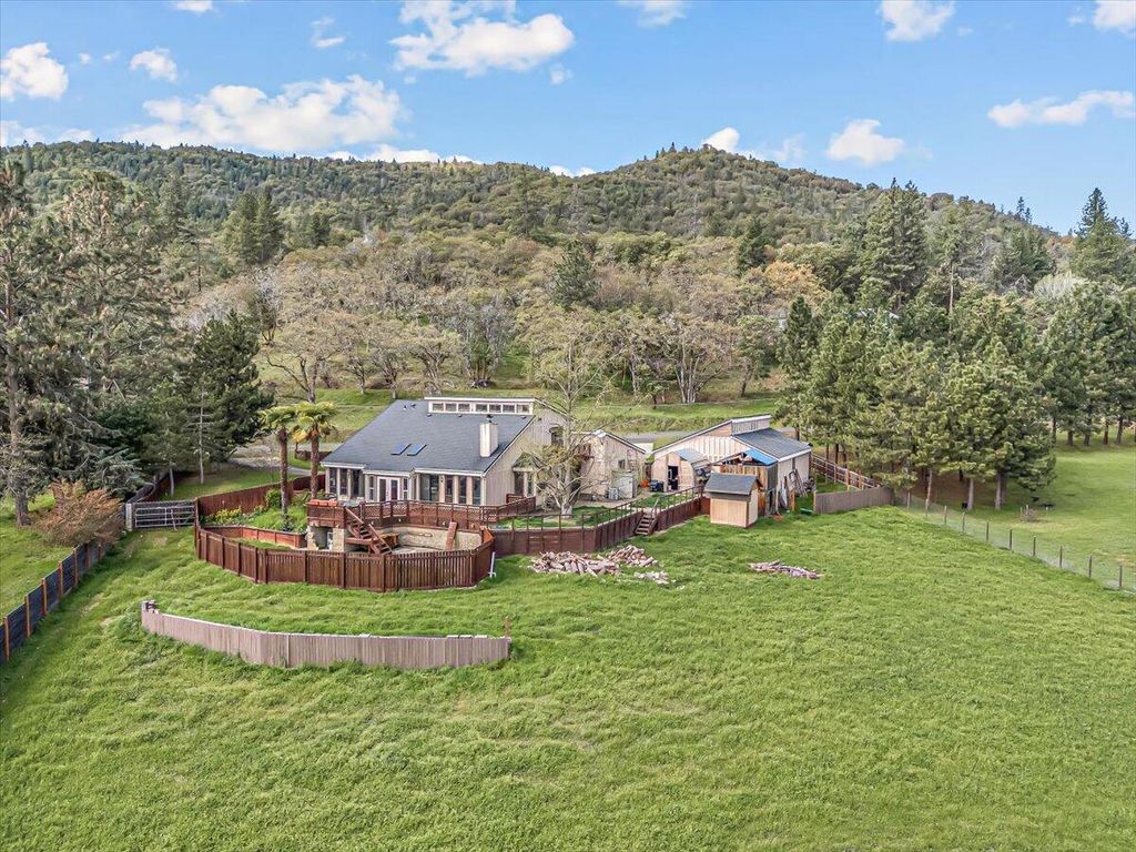 500 Mary Ann Drive, Jacksonville, OR 97530