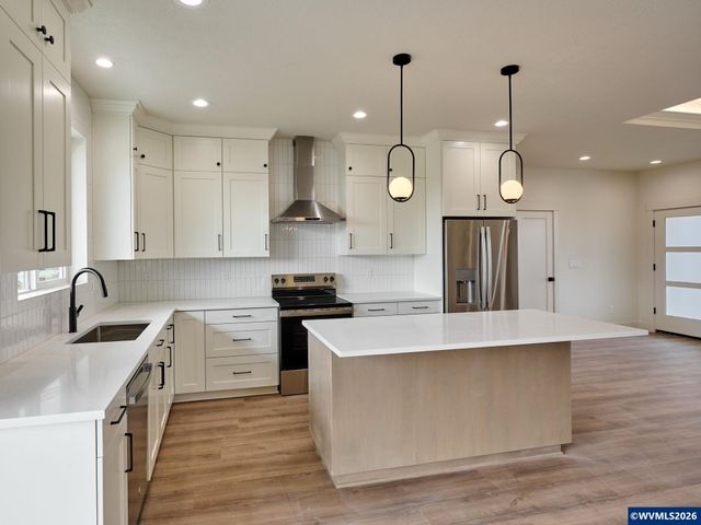 1281 Brown St, Woodburn, OR 97071