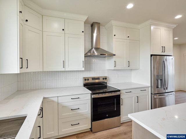 1281 Brown St, Woodburn, OR 97071