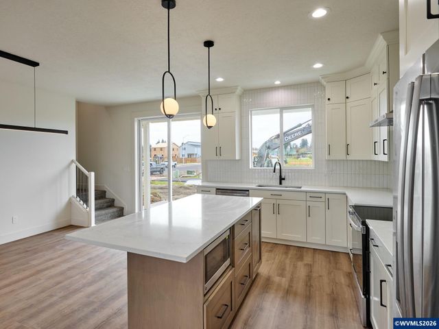 1281 Brown St, Woodburn, OR 97071