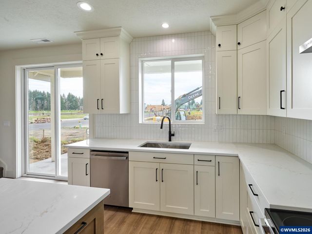 1281 Brown St, Woodburn, OR 97071