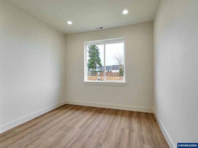 1281 Brown St, Woodburn, OR 97071