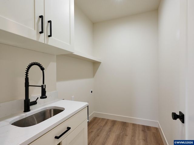 1281 Brown St, Woodburn, OR 97071