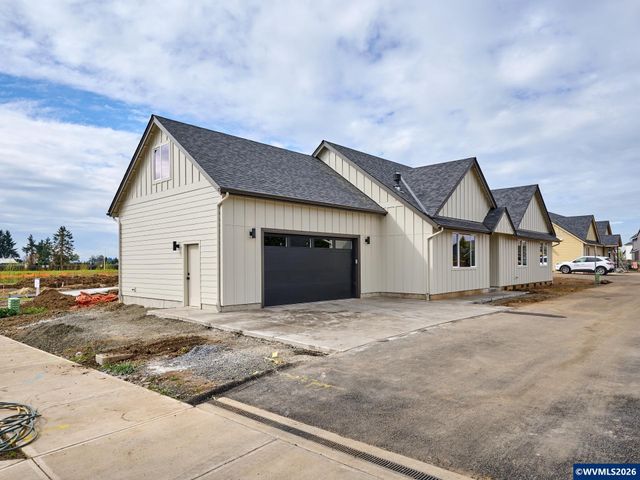 1281 Brown St, Woodburn, OR 97071