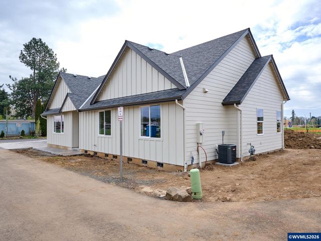 1281 Brown St, Woodburn, OR 97071