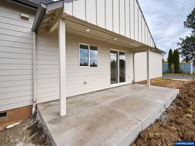 1281 Brown St, Woodburn, OR 97071