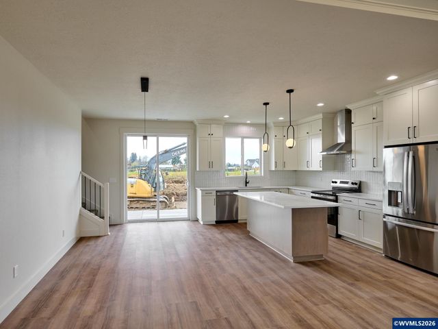 1281 Brown St, Woodburn, OR 97071